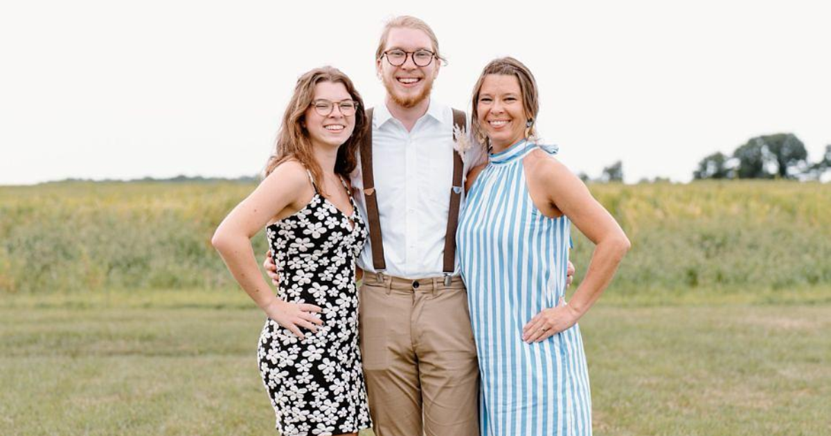 Lynda Bortmess and children Aubrey and Colin