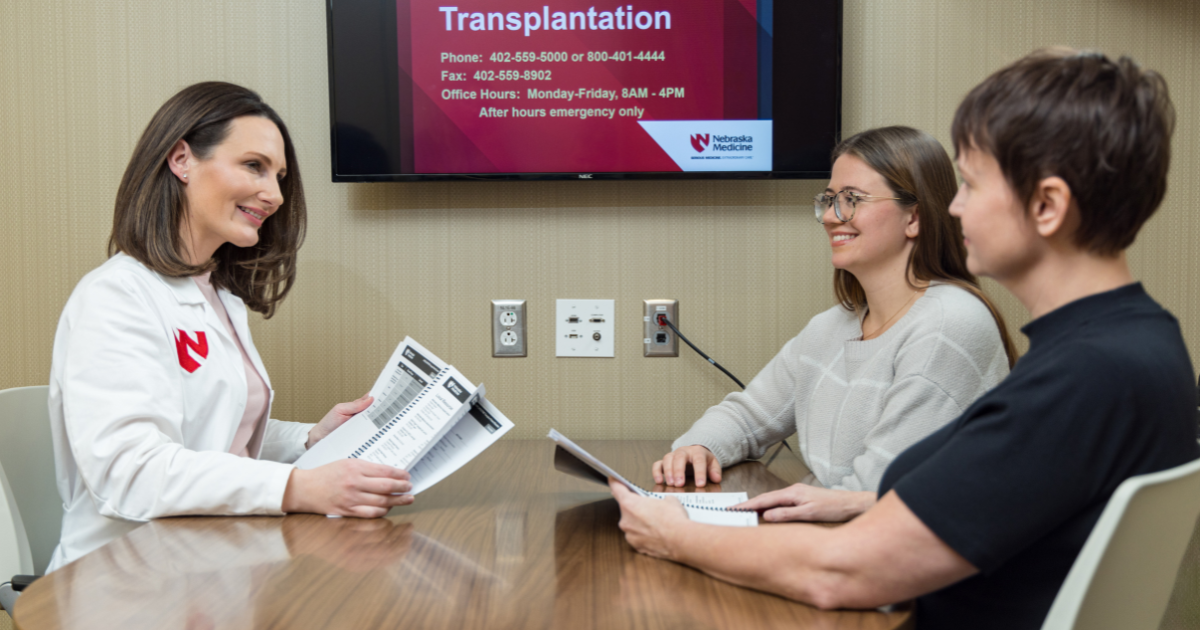 Two women talking to Nebraska Medicine transplant coordinator