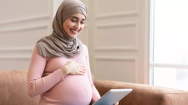 picture of a pregnant woman looking online